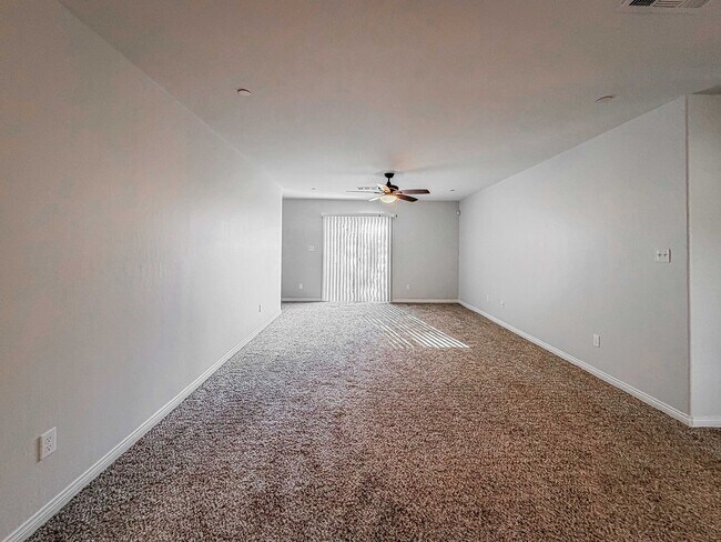 Foto del edificio - 1108 Honeybell Ct