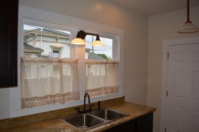 Building Photo - BEAUTIFUL! 3/2, yard, garage, pet friendly
