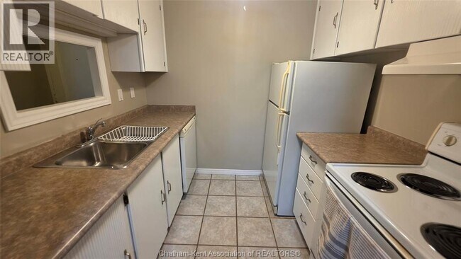Photo du bâtiment - 975 Grand Ave W