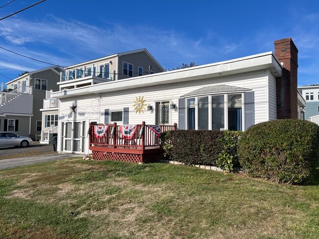 Seacoast Charm - 12 Garrison Ave