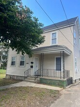 Building Photo - 1007 E Percy Ave