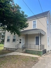 Building Photo - 1007 E Percy Ave