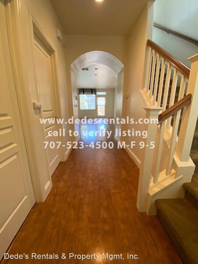 Foto del edificio - 2212-2214 Versailles St