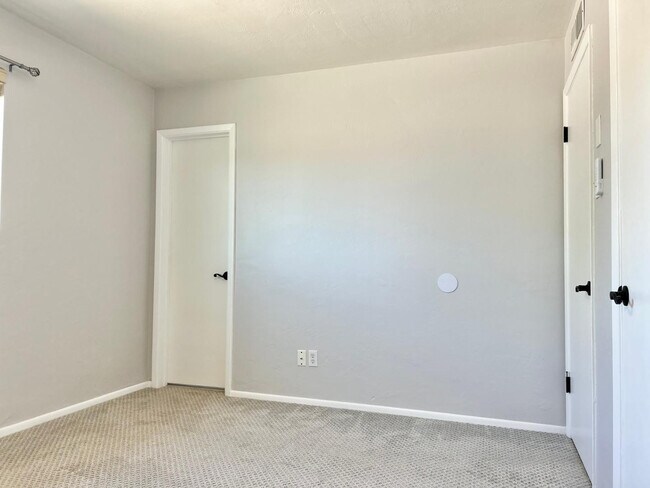 Foto del edificio - 6607 E Sheridan St