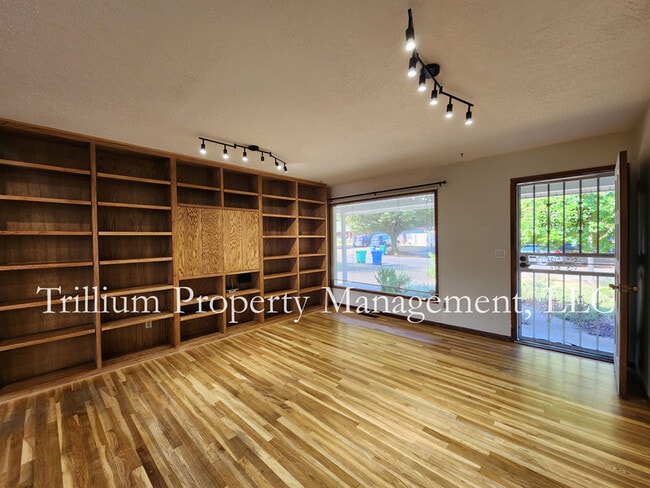 Building Photo - 9114 N Fortune Ave