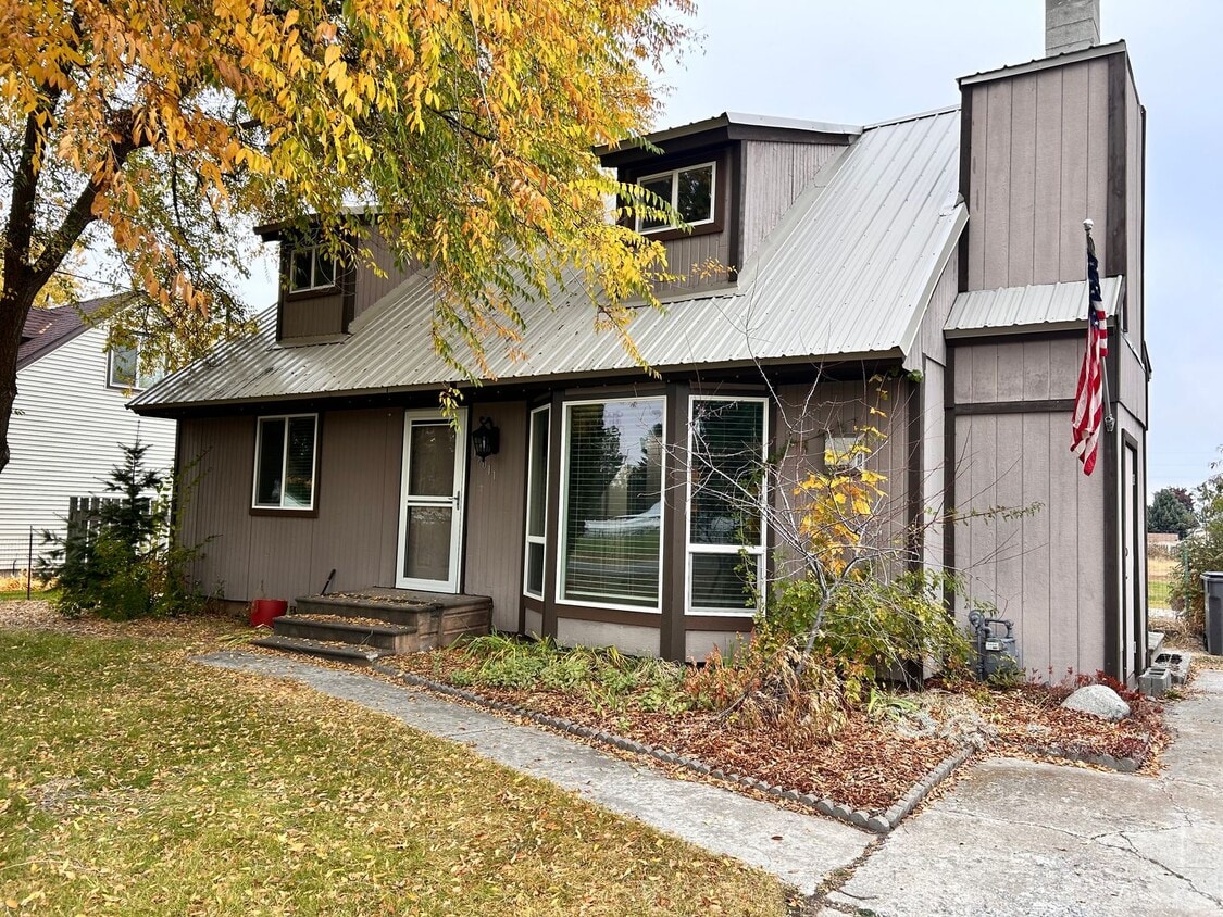 Primary Photo - Charming 4 Bed, 2 Bath Home in Spokane Valley!
