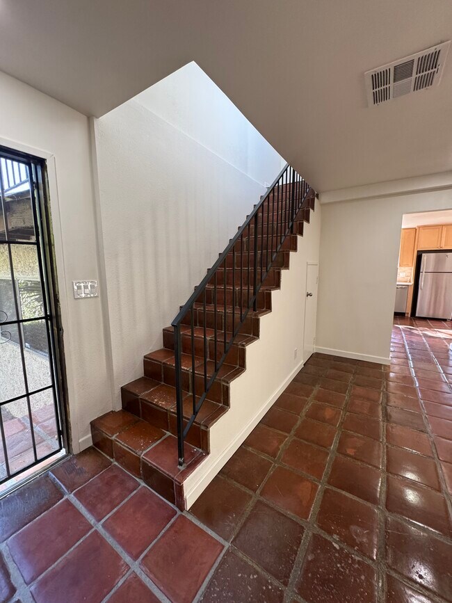 Building Photo - 1332 El Paso Dr