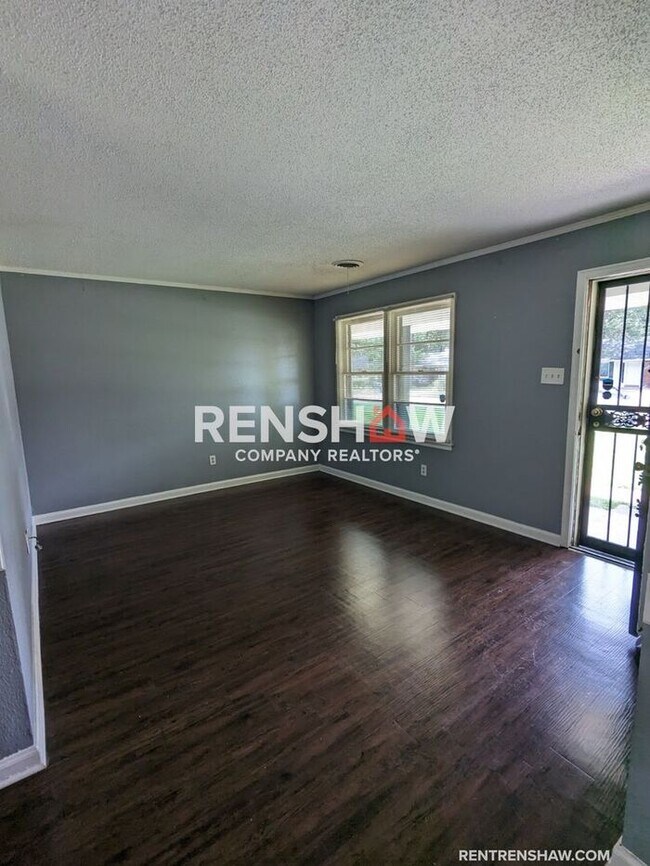 Building Photo - Cute 3/1 Colonial Acres Home Now Available...