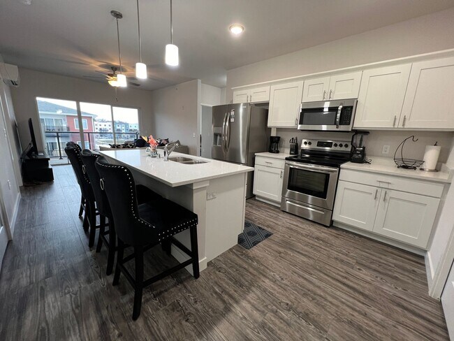 Building Photo - 1501 N Windsor Ave