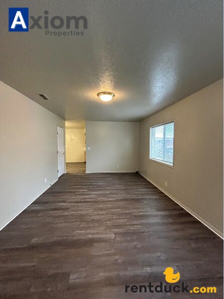 Foto del edificio - 1819 S Von Elm St