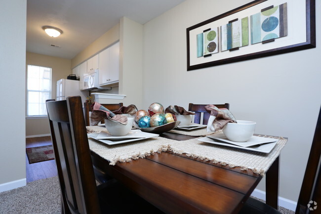 Dining Area - The Landing at Edgewater