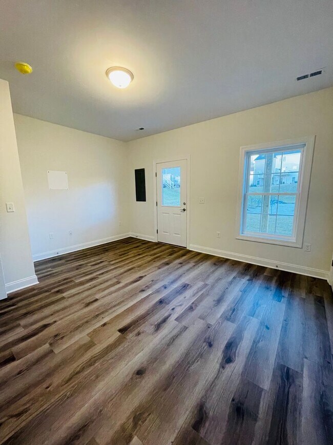 Foto del edificio - Like New End Unit Townhouse in Crescent Ridge