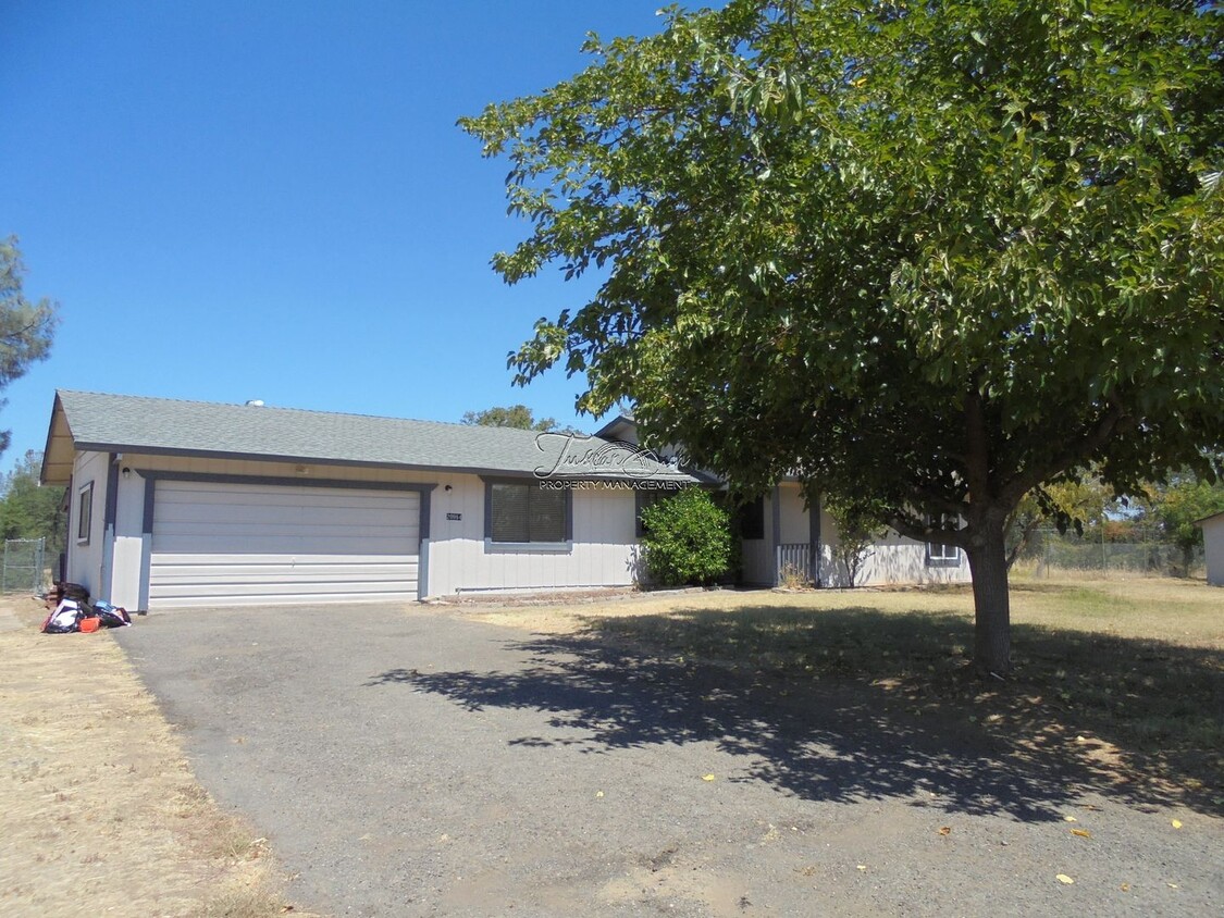 Foto principal - 3 Bedroom Home in Country Setting