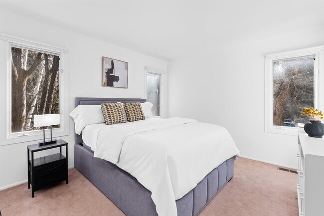 Foto del edificio - 814 W Bleeker St