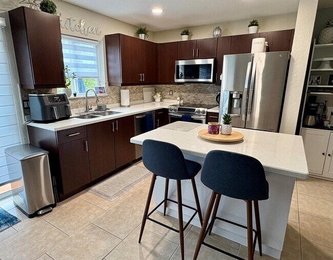 Foto del edificio - 4901 Palm Garden Ln
