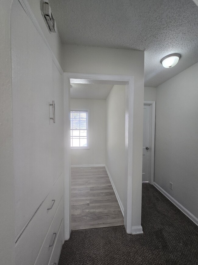 Building Photo - 1102 Dellrose