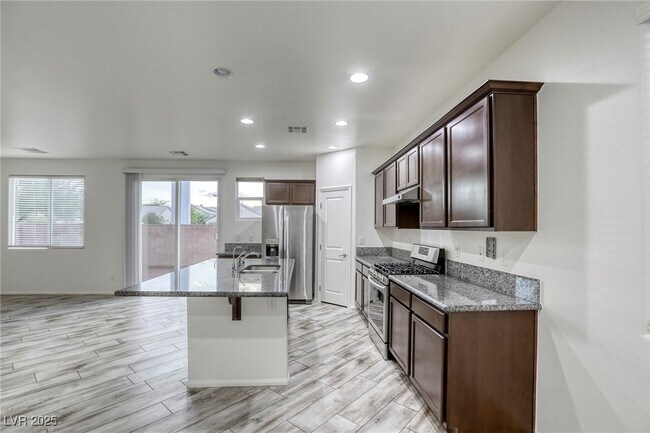 Foto del edificio - 5737 Fleming St