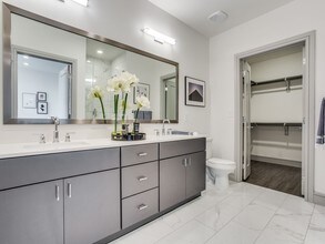 South Main Building photo'