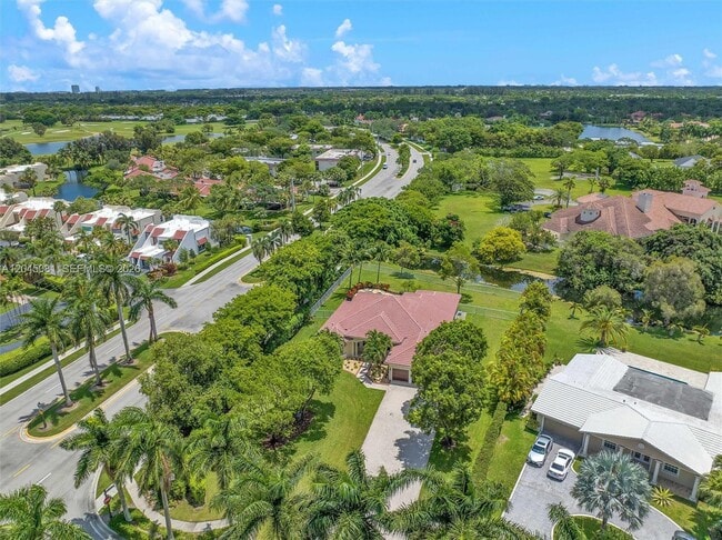 Foto del edificio - 16310 Paddock Ln