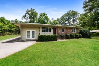 Building Photo - 195 Greenway Dr