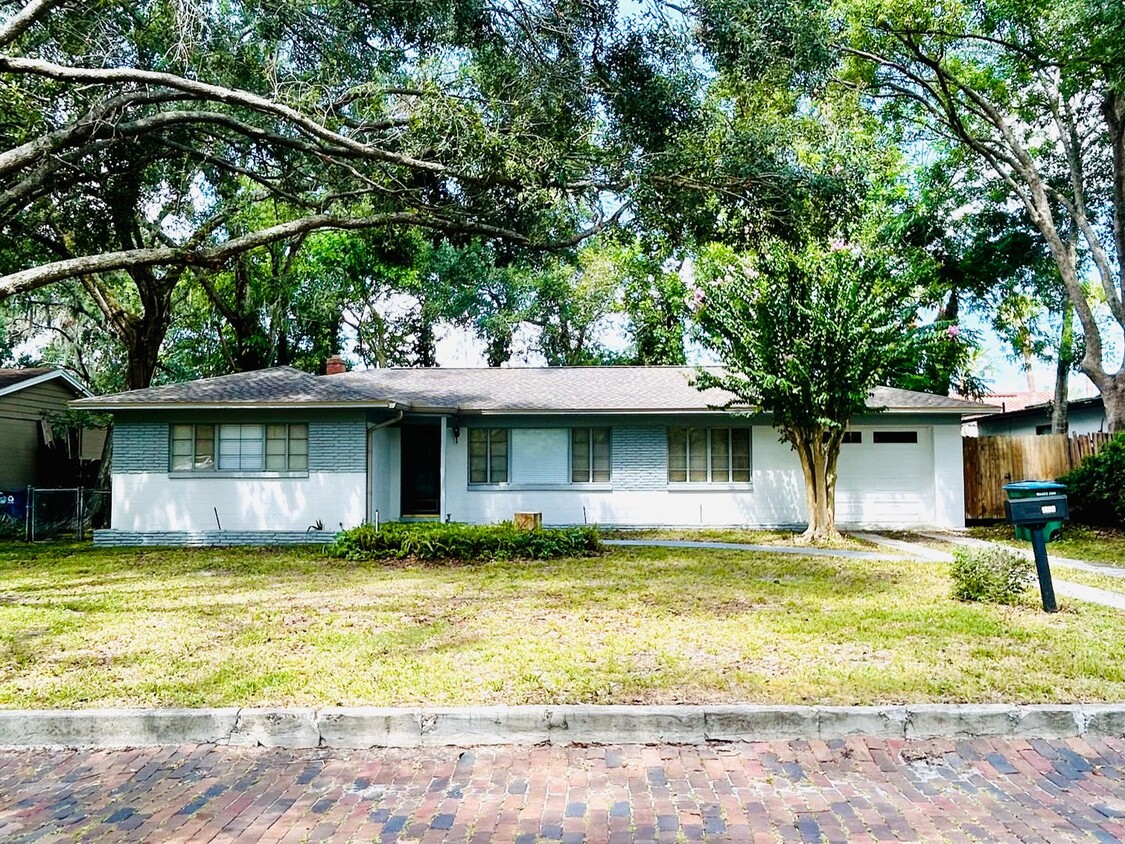 Primary Photo - Beautiful 2/1.5 Home in Winter Park plus a...