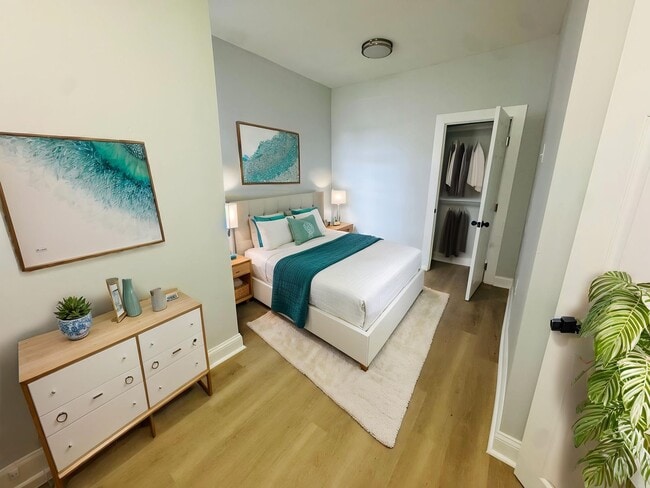 Building Photo - Remodeled Large 3bd/1.5 House with Rear ya...