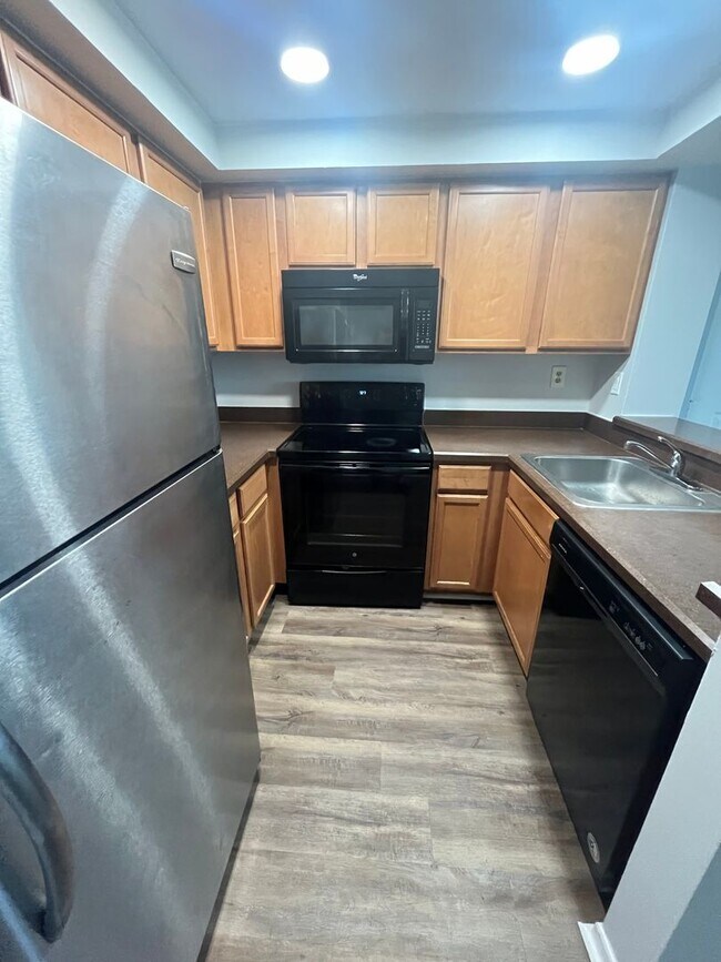 Building Photo - One Bedroom One Bathroom! WATERFRONT COMMU...