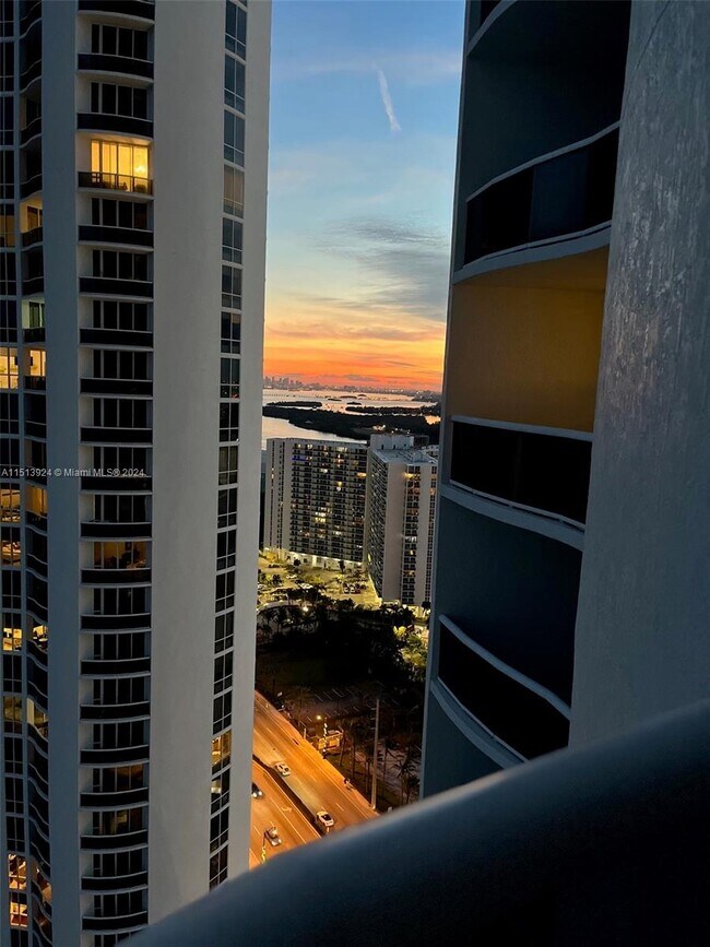 Foto del edificio - 16001 Collins Ave