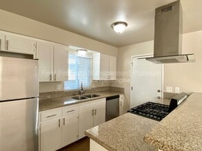 Building Photo - 20 W Gettysburg Ave