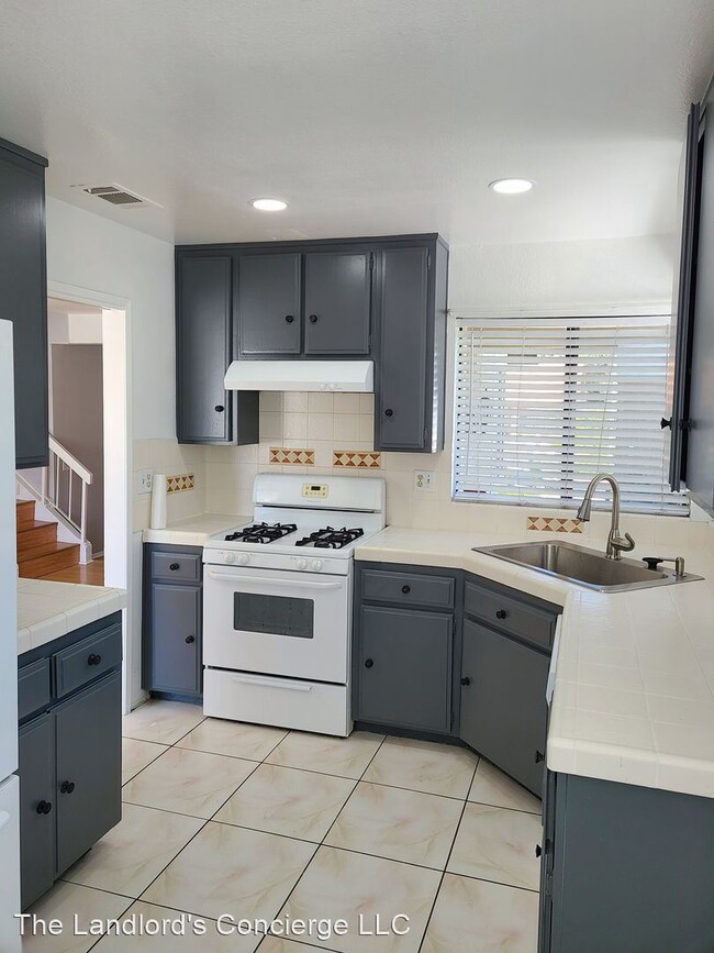 Building Photo - 3 br, 3 bath House - 48 Redrock Ln