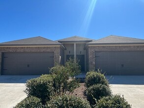 Building Photo - 1121 Renee Way