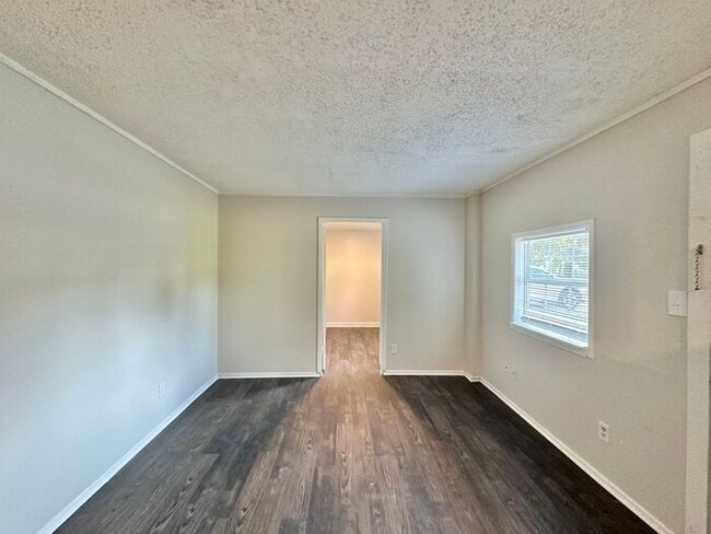 Foto del edificio - Available Now! 2 Bedroom, 1 Bath (Plus Bon...