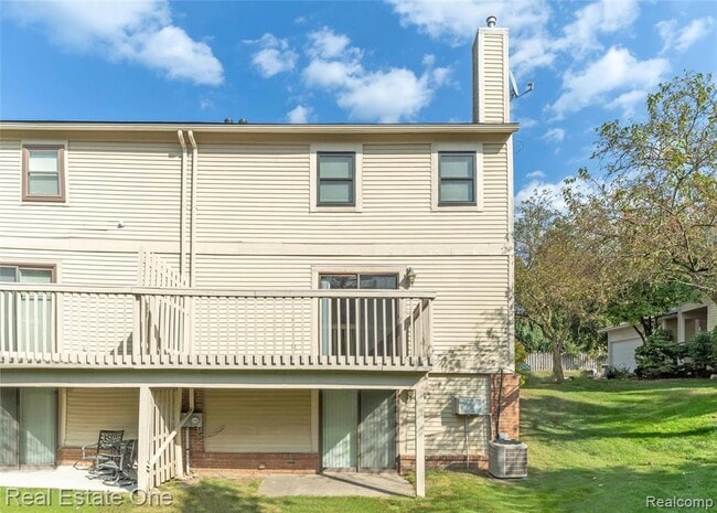 Foto del edificio - 5652 Drake Hollow Dr E