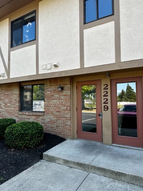 Lock entry building - 2229 Hedgerow Rd