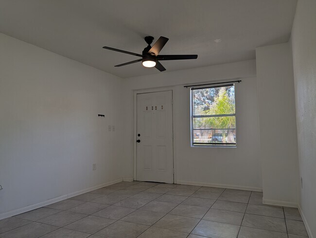 Foto del edificio - 1901 E Noel St