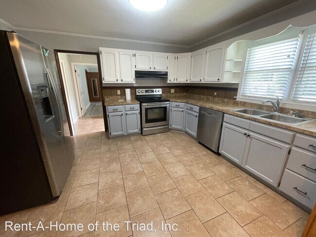 Foto del edificio - 4 br, 2 bath House - 5028 Langside Road