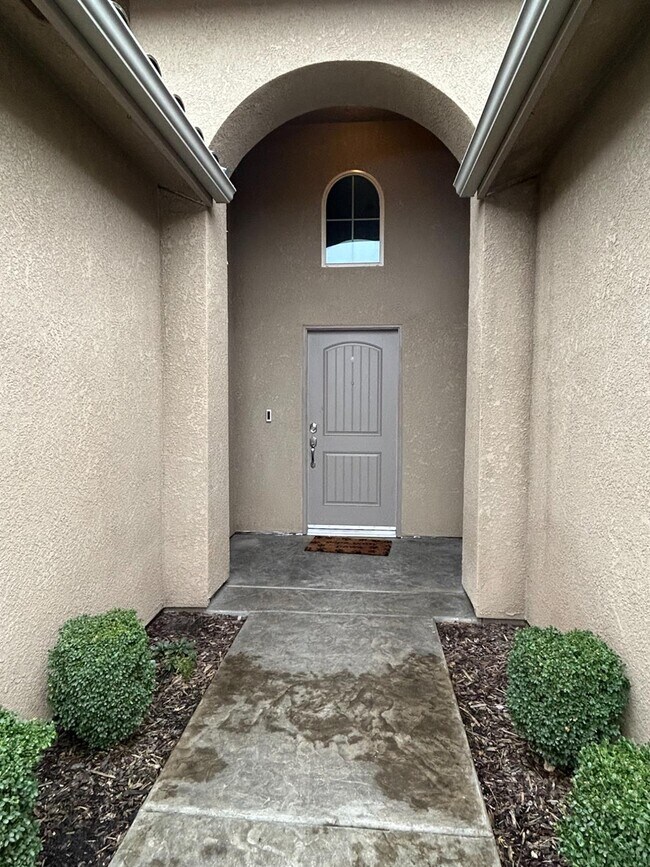 Foto del edificio - 2656 Cherry Tree Dr