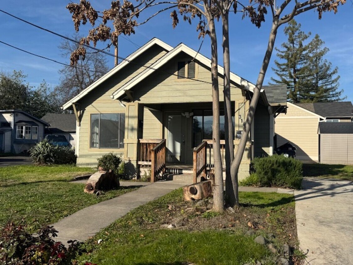 Foto principal - COZY CLASSIC HOME WITH FRESH UPDATES AND BUILT-INS