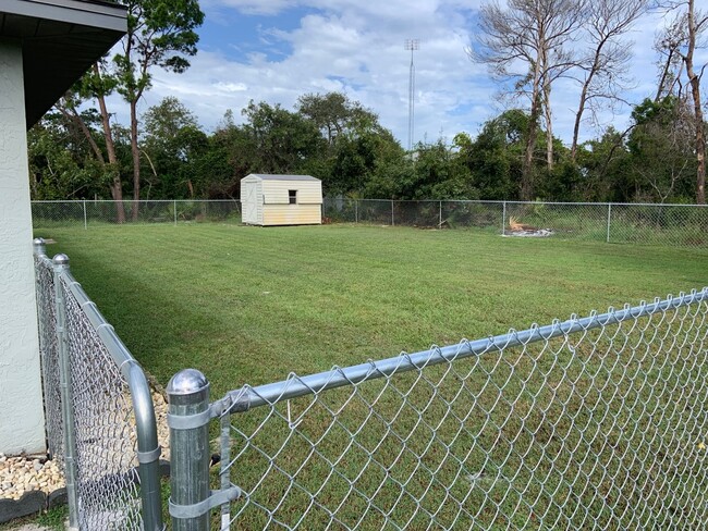 Foto del edificio - 725 Archie Summers Rd