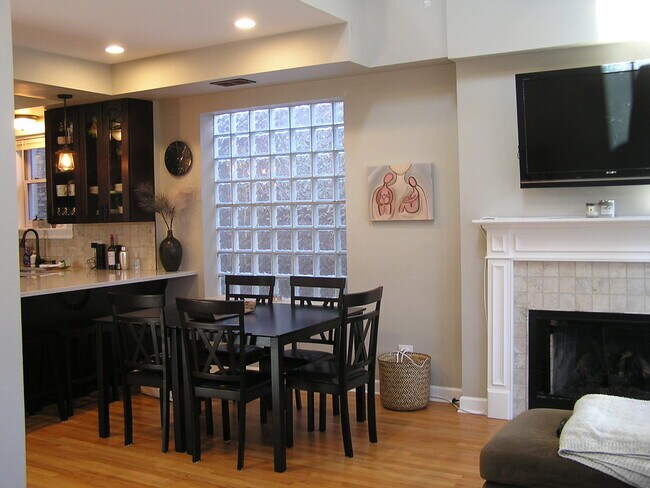 Foto del edificio - 2742 N Bosworth Ave
