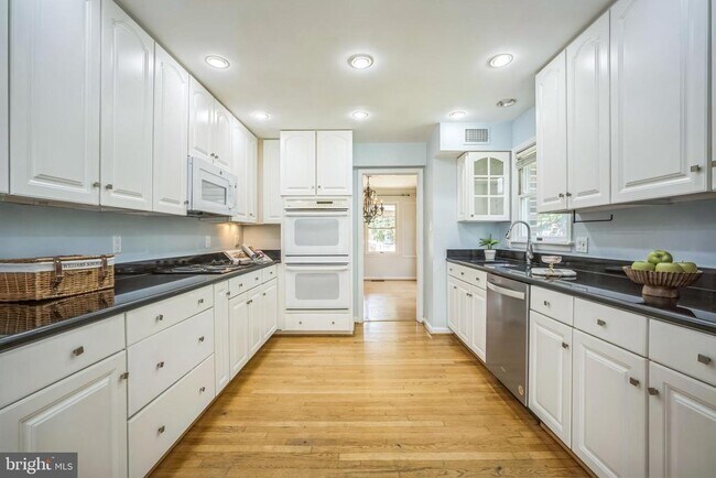 Foto del edificio - 7330 Lewinsville Park Ct