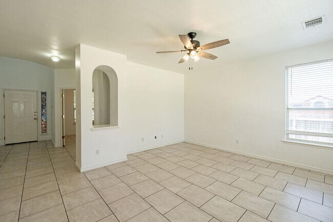 Foto del edificio - 1016 Tom Seaver Pl