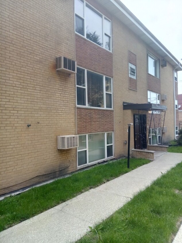 Primary Photo - 406 E 109th St