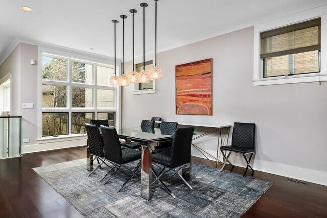 Building Photo - 6 bedroom in Chicago IL 60622