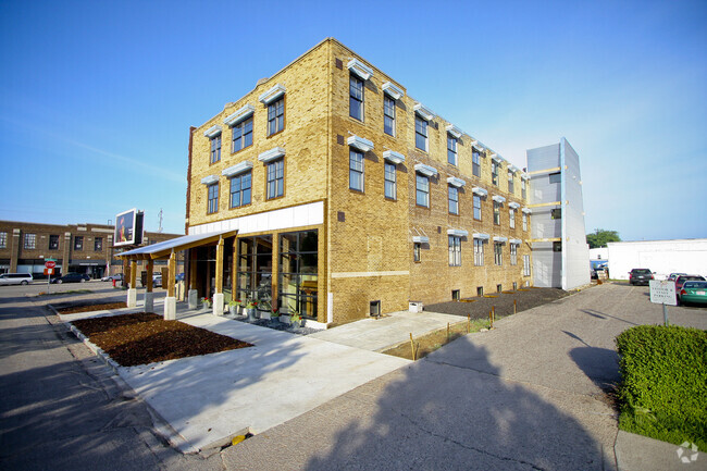 8  7th Street Flats Building - 8 7th Street Flats