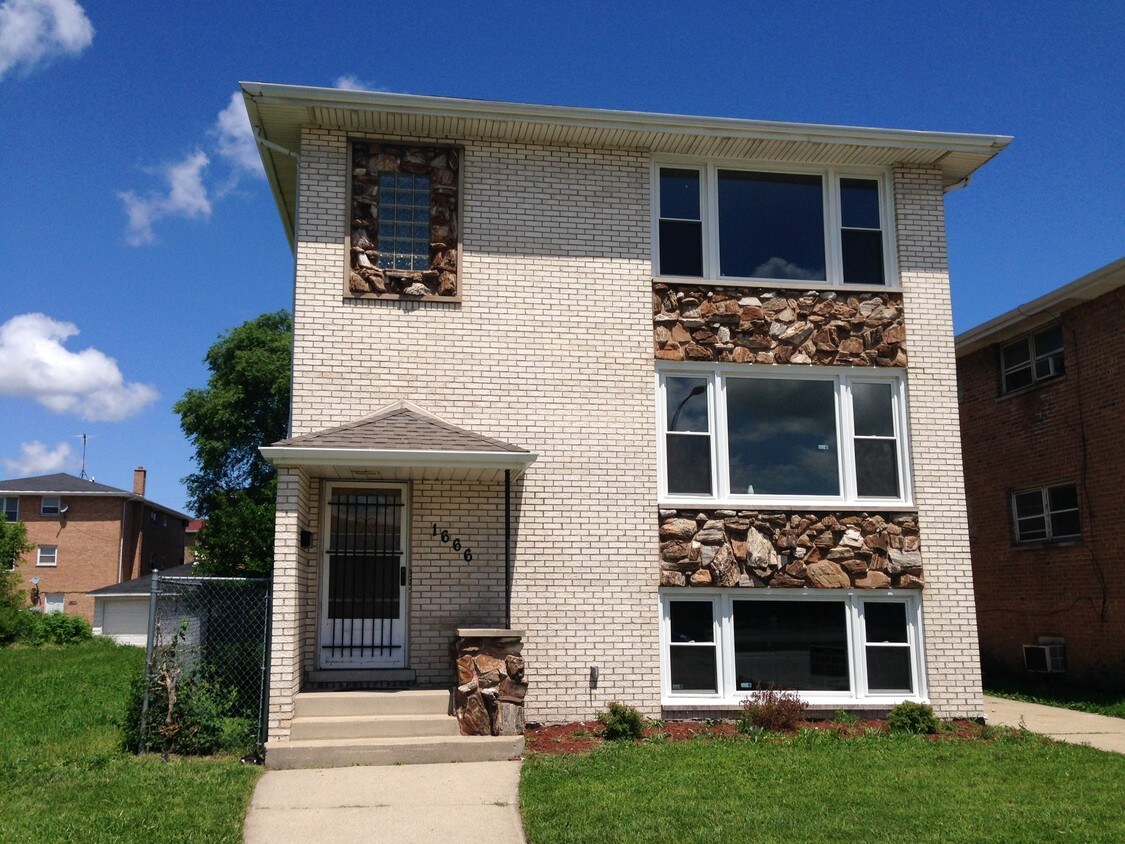 Primary Photo - 1666 Downs Dr