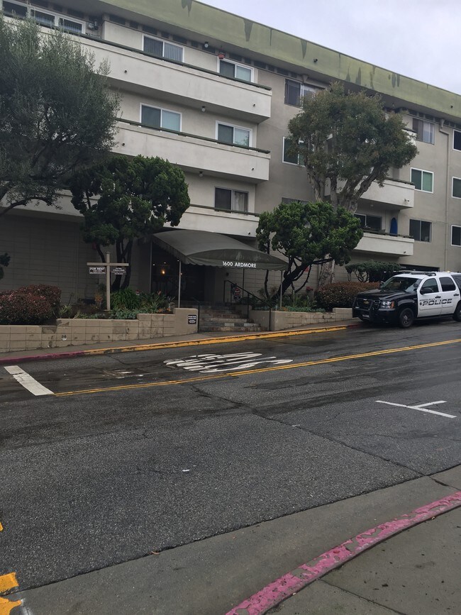 Commodore Apartments Hermosa Beach, CA