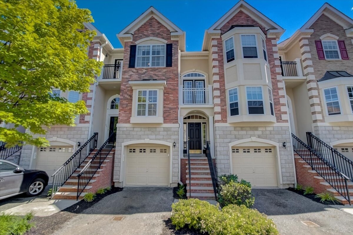 32 Mallard Plz, Secaucus, NJ 07094 Townhome Rentals in Secaucus NJ
