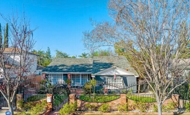 Building Photo - 5423 Allott Ave