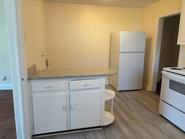 Building Photo - 1915